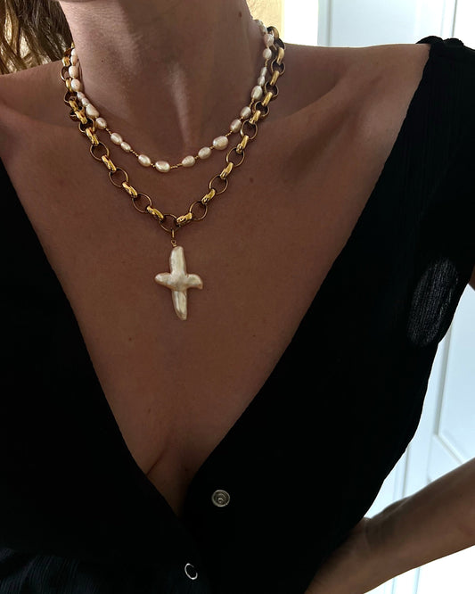 Chunky Pearl cross chain